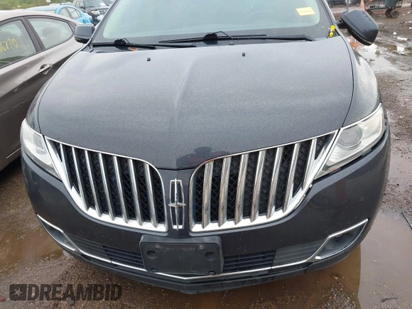2013 Lincoln MKX z VIN 2LMDJ8JK4DBL30807, wystawiony jako IAAI lot #42199404 z przebiegiem 153 475 mil mil oraz . Historia ofert i sprzedaży dostępna na DreamBid. Obrazek 12.