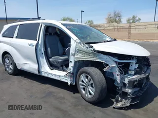 2024 Toyota Sienna XLE z VIN 5TDJSKFC9RS111099, wystawiony jako IAAI lot #42061708 z przebiegiem 15 741 mil mil oraz . Historia ofert i sprzedaży dostępna na DreamBid. Obrazek 14.