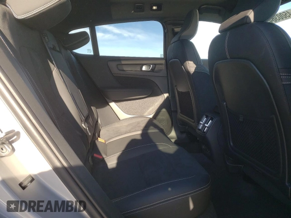 2023 Volvo C40 Ultimate z VIN YV4ED3GM3P2030853, wystawiony jako Copart lot #45003643 z przebiegiem 1 306 mil mil oraz . Historia ofert i sprzedaży dostępna na DreamBid. Obrazek 10.