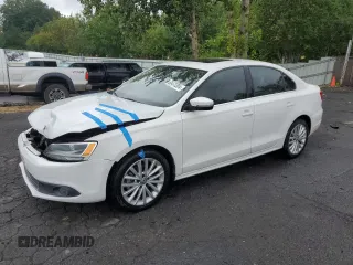 2013 Volkswagen Jetta TDI with VIN 3VWLL7AJ8DM352991, listed as a Copart auction lot 68473304 with 102,097 mi miles and Salvage title. Bid and sale history available at DreamBid. Image 1.