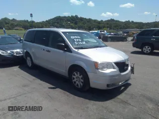 2008 Chrysler Town & Country LX z VIN 2A8HR44H78R796904, wystawiony jako IAAI lot #37048080 z przebiegiem Nie podano mil oraz . Historia ofert i sprzedaży dostępna na DreamBid. Obrazek 1.