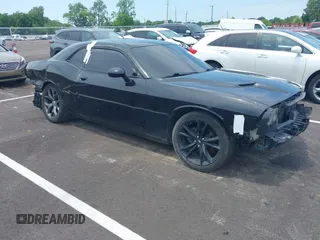 2016 Dodge Challenger SXT z VIN 2C3CDZAG2GH100743, wystawiony jako IAAI lot #42426491 z przebiegiem 141 315 mil mil oraz . Historia ofert i sprzedaży dostępna na DreamBid. Obrazek 1.