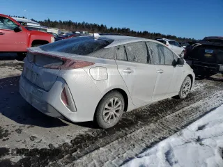 2021 Toyota Prius LE with VIN JTDKAMFP5M3193929, listed as a Copart auction lot 42902175 with 27,933 mi miles and Salvage Title. Bid and sale history available at DreamBid. Image 3.