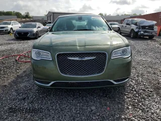 2018 Chrysler 300 Touring L z VIN 2C3CCAAG4JH340405, wystawiony jako Copart lot #55503225 z przebiegiem Nie podano mil oraz Szkody całkowita. Historia ofert i sprzedaży dostępna na DreamBid. Obrazek 5.
