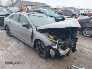 2022 Kia K5 GT-Line z VIN 5XXG64J24NG124900, wystawiony jako IAAI lot #41547846 z przebiegiem 104 024 mil mil oraz . Historia ofert i sprzedaży dostępna na DreamBid. Obrazek 1.