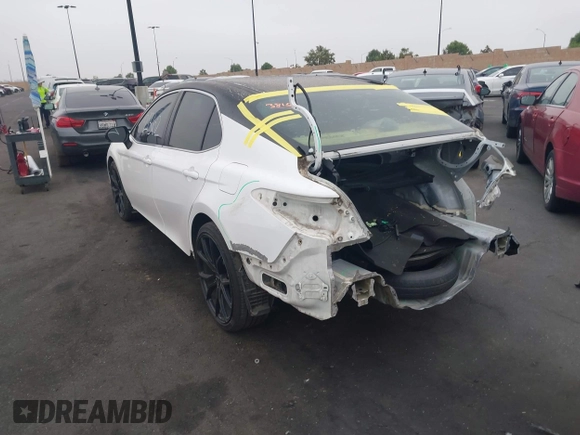 2018 Toyota Camry LE z VIN 4T1B11HK7JU111555, wystawiony jako IAAI lot #42421362 z przebiegiem 102 404 mil mil oraz . Historia ofert i sprzedaży dostępna na DreamBid. Obrazek 3.