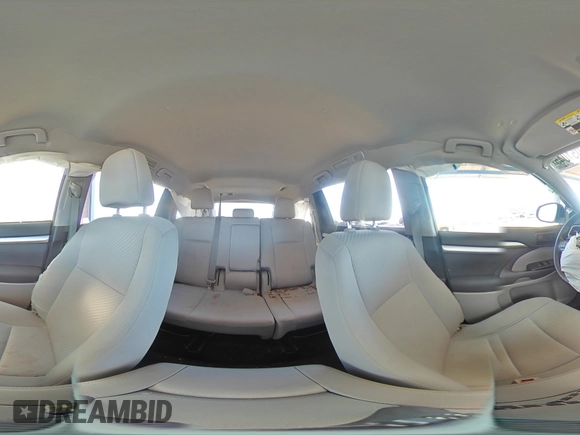 2019 Toyota Highlander LE z VIN 5TDZZRFH1KS367536, wystawiony jako Copart lot #55051045 z przebiegiem 67 732 mil mil oraz Szkoda całkowita • Salvage title. Historia ofert i sprzedaży dostępna na DreamBid. Obrazek 14.