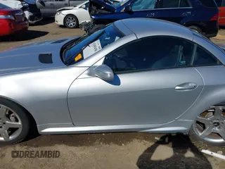 2005 Mercedes-Benz SLK 230/320 z VIN WDBWK56FX5F052512, wystawiony jako IAAI lot #41685458 z przebiegiem 46 186 mil mil oraz . Historia ofert i sprzedaży dostępna na DreamBid. Obrazek 14.