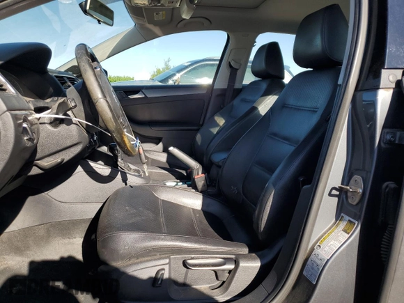 2014 Volkswagen Jetta TDI w/Premium z VIN 3VWLL7AJ8EM385667, wystawiony jako Copart lot #57804065 z przebiegiem 122 020 mil mil oraz Szkoda całkowita • Salvage title. Historia ofert i sprzedaży dostępna na DreamBid. Obrazek 7.