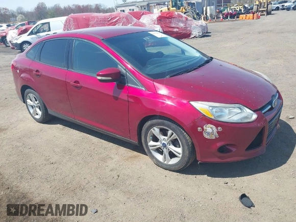 2013 Ford Focus SE with VIN 1FADP3F2XDL371376, listed as a IAAI auction lot 42074806 with 152,836 mi miles. Bid and sale history available at carsss.com. Image 1.
