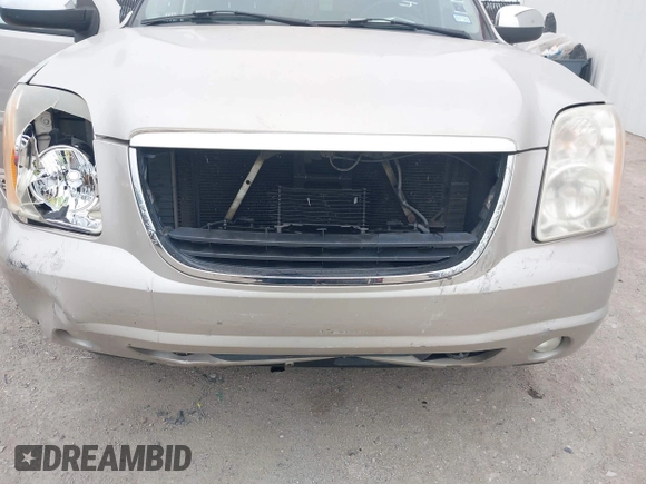 2008 GMC Yukon SLT w/4SB with VIN 1GKFC13J18R174960, listed as a IAAI auction lot 41382763 with 184,456 mi miles. Bid and sale history available at carsss.com. Image 6.