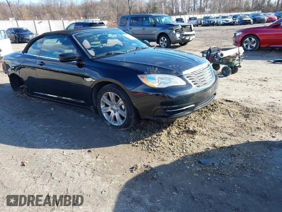 2013 Chrysler 200 Touring z VIN 1C3BCBEGXDN539546, wystawiony jako IAAI lot #41116473 z przebiegiem 142 927 mil mil oraz . Historia ofert i sprzedaży dostępna na DreamBid. Obrazek 1.