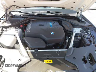 2022 BMW 5 Series 530e xDrive with VIN WBA33AG01NCJ52906, listed as a IAAI auction lot 42686511 with 45,710 mi miles and . Bid and sale history available at DreamBid. Image 10.