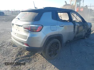 2019 Jeep Compass Latitude w/Sun/Wheel Pkg with VIN 3C4NJCBB2KT782410, listed as a IAAI auction lot 41679545 with Not Provided miles. Bid and sale history available at carsss.com. Image 4.