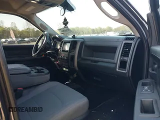 2018 Ram 2500 Tradesman z VIN 3C6UR5CL1JG390282, wystawiony jako IAAI lot #42133001 z przebiegiem 256 087 mil mil oraz . Historia ofert i sprzedaży dostępna na DreamBid. Obrazek 5.