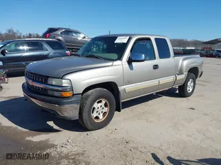 2001 Chevrolet Silverado 1500 LT with VIN 2GCEK19T911405962, listed as a IAAI auction lot 41640904 with 215,079 mi miles. Bid and sale history available at carsss.com. Image 2.
