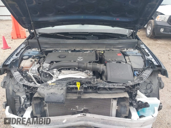 2021 Mercedes-Benz GLB 250 z VIN W1N4M4GB3MW111142, wystawiony jako IAAI lot #41277633 z przebiegiem 41 224 mil mil oraz . Historia ofert i sprzedaży dostępna na DreamBid. Obrazek 10.
