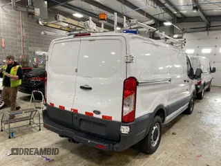 2016 Ford Transit z VIN 1FTYR1YM4GKB55543, wystawiony jako IAAI lot #42504585 z przebiegiem 104 991 mil mil oraz . Historia ofert i sprzedaży dostępna na DreamBid. Obrazek 8.