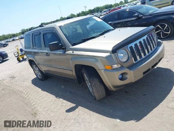 2008 Jeep Patriot Sport with VIN 1J8FT28W18D636073, listed as a IAAI auction lot 42030817 with 103,122 mi miles. Bid and sale history available at carsss.com. Image 1.