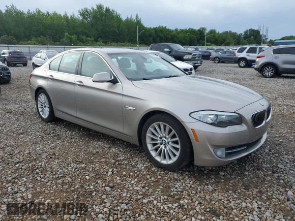 2011 BMW 5 Series 535i z VIN WBAFR7C51BC607779, wystawiony jako Copart lot #55216495 z przebiegiem 130 784 mil mil oraz Szkody całkowita. Historia ofert i sprzedaży dostępna na DreamBid. Obrazek 4.