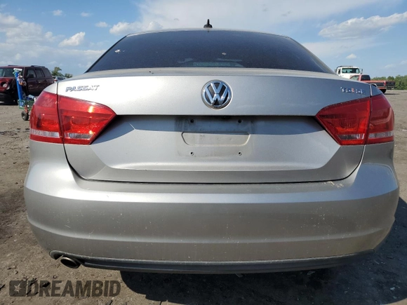 2014 Volkswagen Passat SE z VIN 1VWBT7A3XEC038811, wystawiony jako Copart lot #55198795 z przebiegiem 119 497 mil mil oraz Szkoda całkowita • Salvage title. Historia ofert i sprzedaży dostępna na DreamBid. Obrazek 6.