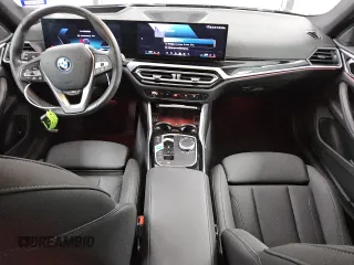 2024 BMW i4 xDrive40 z VIN WBY83FB05RFS78234, wystawiony jako Copart lot #53400425 z przebiegiem 20 731 mil mil oraz Tytuł czysty. Historia ofert i sprzedaży dostępna na DreamBid. Obrazek 8.