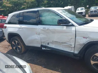 2024 Jeep Grand Cherokee с VIN 1C4RJYB60R8518323, выставлен на аукционе IAAI как лот 42462599 с пробегом 56 463 миль миль и . История ставок и продаж доступна на DreamBid. Изображение 13.