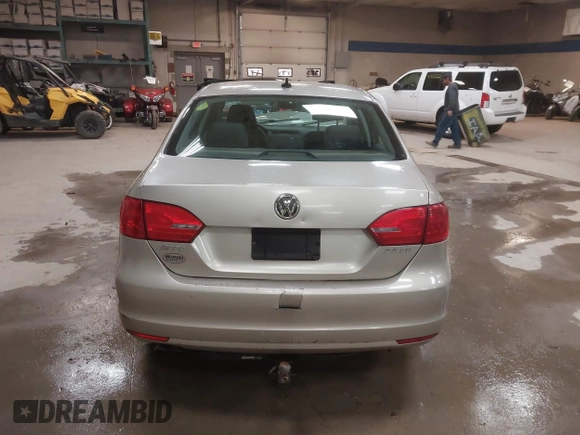 2012 Volkswagen Jetta Sedan SE w/Convenience & Sunroof PZEV with VIN 3VWBP7AJ0CM128368, listed as a IAAI auction lot 41239177 with 332,125 mi miles. Bid and sale history available at carsss.com. Image 16.