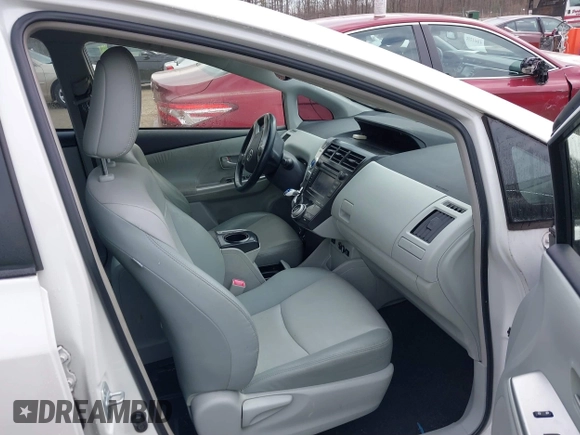 2013 Toyota Prius Two with VIN JTDZN3EU1D3268162, listed as a IAAI auction lot 41650964 with 158,186 mi miles and . Bid and sale history available at carsss.com. Image 5.