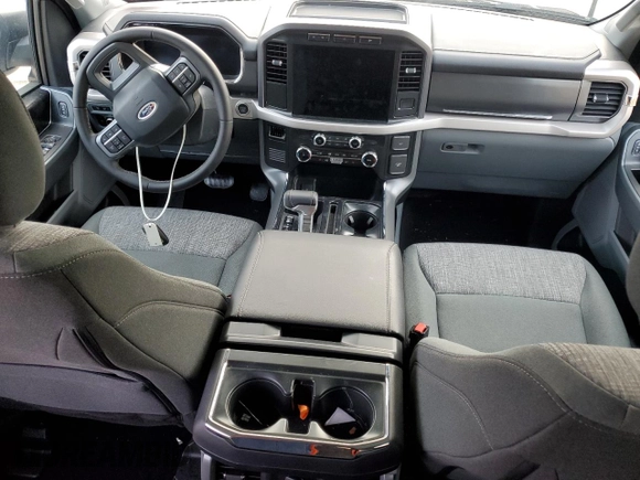 2023 Ford F-150 Lightning Pro z VIN 1FTVW1ELXPWG63466, wystawiony jako Copart lot #43397005 z przebiegiem 8 852 mil mil oraz Szkoda całkowita • Salvage title. Historia ofert i sprzedaży dostępna na DreamBid. Obrazek 8.