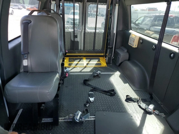 2013 Ford Econoline Cargo Commercial with VIN 1FTNE2EW5DDB06085, listed as a Copart auction lot 62732735 with 262,016 mi miles and Clean title. Bid and sale history available at DreamBid. Image 10.
