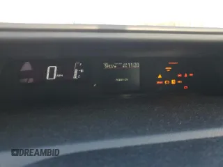 2016 Toyota Prius One z VIN JTDKDTB35G1135081, wystawiony jako Copart lot #49517745 z przebiegiem 69 327 mil mil oraz Szkody całkowita. Historia ofert i sprzedaży dostępna na DreamBid. Obrazek 9.