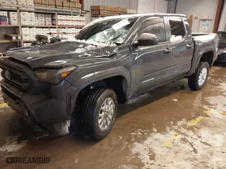 2024 Toyota Tacoma 4WD SR5 with VIN 3TYLB5JN0RT002392, listed as a IAAI auction lot 41480766 with 33,001 mi miles. Bid and sale history available at carsss.com. Image 21.