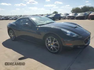 2010 Ferrari California z VIN ZFF65LJA9A0174625, wystawiony jako Copart lot #77766884 z przebiegiem 28 829 mil mil oraz Szkody całkowita. Historia ofert i sprzedaży dostępna na DreamBid. Obrazek 4.