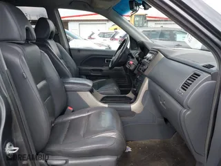 2007 Honda Pilot EX-L with VIN 5FNYF28527B022848, listed as a IAAI auction lot 42010116 with 240,277 mi miles. Bid and sale history available at carsss.com. Image 5.