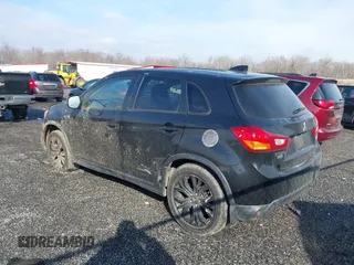 2017 Mitsubishi Outlander ES z VIN JA4AP3AU1HZ052631, wystawiony jako IAAI lot #41582071 z przebiegiem 163 112 mil mil oraz . Historia ofert i sprzedaży dostępna na DreamBid. Obrazek 3.