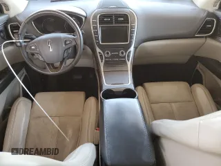 2016 Lincoln MKX Reserve z VIN 2LMTJ6LP3GBL61852, wystawiony jako Copart lot #47401795 z przebiegiem Nie podano mil oraz Szkoda całkowita • Salvage title. Historia ofert i sprzedaży dostępna na DreamBid. Obrazek 8.