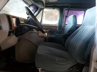 1992 Chevrolet Chevy Van z VIN 1GBEG25K3N7110762, wystawiony jako Copart lot #81037964 z przebiegiem 202 599 mil mil oraz Czysty tytuł • Clean title. Historia ofert i sprzedaży dostępna na DreamBid. Obrazek 7.