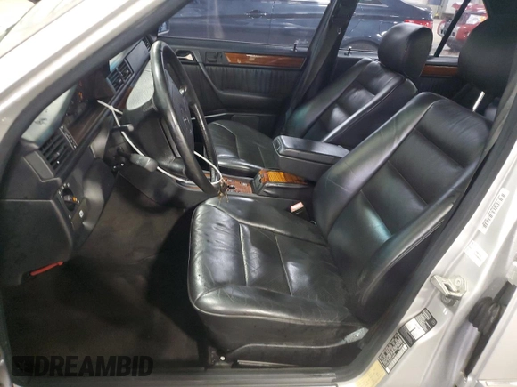 1995 Mercedes-Benz E 320 with VIN WDBEA32E2SC168493, listed as a Copart auction lot 82365704 with 102,066 mi miles and Salvage Title. Bid and sale history available at DreamBid. Image 7.