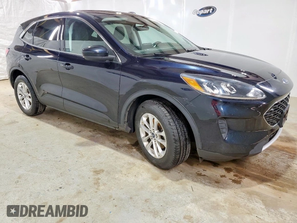 2021 Ford Escape SE z VIN 1FMCU0G67MUA73517, wystawiony jako Copart lot #58307575 z przebiegiem 122 216 mil mil oraz Czysty tytuł • Clean title. Historia ofert i sprzedaży dostępna na DreamBid. Obrazek 4.