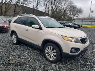 2011 Kia Sorento EX with VIN 5XYKUDA25BG040110, listed as a Copart auction lot 52195765 with 94,634 mi miles and Clean Title. Bid and sale history available at carsss.com. Image 4.