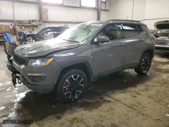 2020 Jeep Compass Sport with VIN 3C4NJDAB6LT106891, listed as a Copart auction lot 43135055 with 31,907 mi miles and Salvage Title. Bid and sale history available at carsss.com. Image 1.