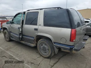 1998 GMC Yukon with VIN 1GKEK13R0WJ728697, listed as a Copart auction lot 45138855 with 283,616 mi miles and Salvage Title. Bid and sale history available at carsss.com. Image 2.