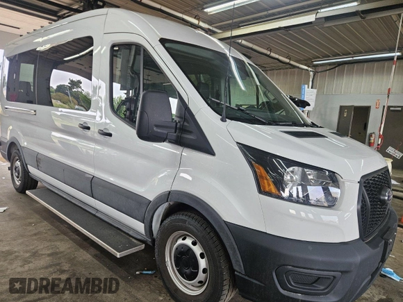 2024 Ford Transit Passenger XL z VIN 1FBAX2C87RKA32981, wystawiony jako IAAI lot #42791620 z przebiegiem 3 439 mil mil oraz . Historia ofert i sprzedaży dostępna na DreamBid. Obrazek 15.