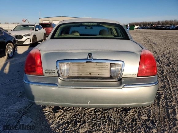 2007 Lincoln Town Car Signature with VIN 1LNHM81V27Y624390, listed as a Copart auction lot 45435335 with 82,809 mi miles and Salvage Title. Bid and sale history available at carsss.com. Image 6.