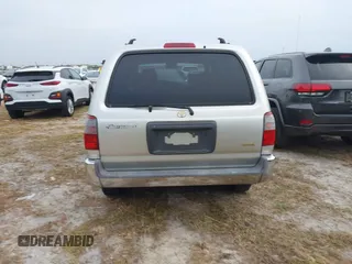 2000 Toyota 4Runner SR5 with VIN JT3GN86R0Y0159931, listed as a IAAI auction lot 40493131 with 200,277 mi miles and . Bid and sale history available at DreamBid. Image 16.