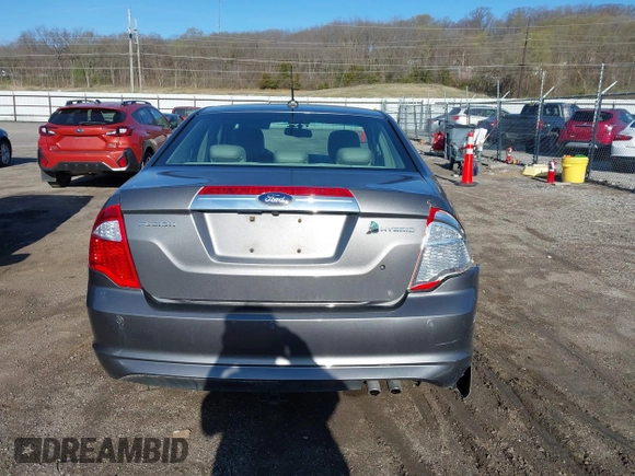 2010 Ford Fusion Hybrid z VIN 3FADP0L35AR423330, wystawiony jako IAAI lot #41972619 z przebiegiem 154 026 mil mil oraz . Historia ofert i sprzedaży dostępna na DreamBid. Obrazek 16.