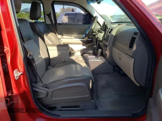 2007 Dodge Nitro SLT z VIN 1D8GU58KX7W569839, wystawiony jako Copart lot #53720705 z przebiegiem 175 746 mil mil oraz Czysty tytuł • Clean title. Historia ofert i sprzedaży dostępna na DreamBid. Obrazek 10.
