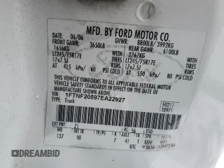 2007 Ford F-250 XL z VIN 1FTNF20597EA22927, wystawiony jako Copart lot #46926365 z przebiegiem 175 976 mil mil oraz Czysty tytuł • Clean title. Historia ofert i sprzedaży dostępna na DreamBid. Obrazek 12.