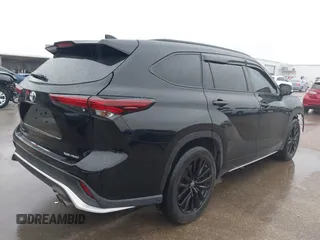 2024 Toyota Highlander LE z VIN 5TDKDRBH3RS537184, wystawiony jako IAAI lot #42108464 z przebiegiem 35 747 mil mil oraz . Historia ofert i sprzedaży dostępna na DreamBid. Obrazek 4.